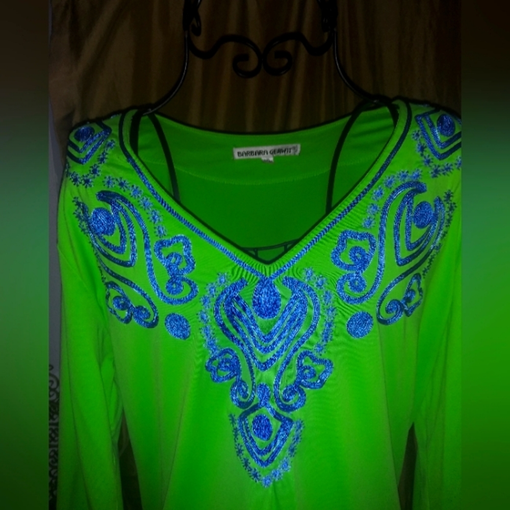 Beautiful spring top - Picture 3 of 4
